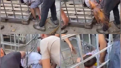 Kafesin parmaklıklarına sıkışan çocuk, demir kesilerek kurtarıldı
