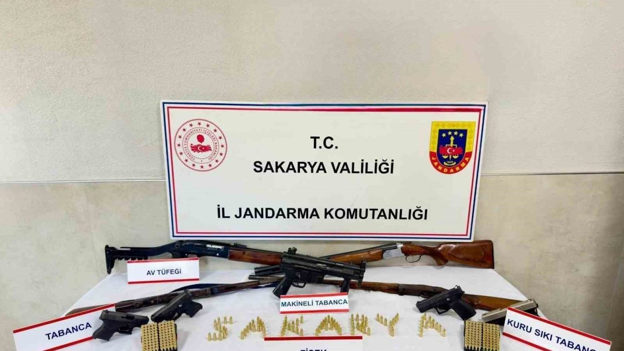 Evi cephaneliğe çevirmiş