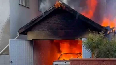Bartın’da garaj ve içerisindeki otomobil alev alev yandı