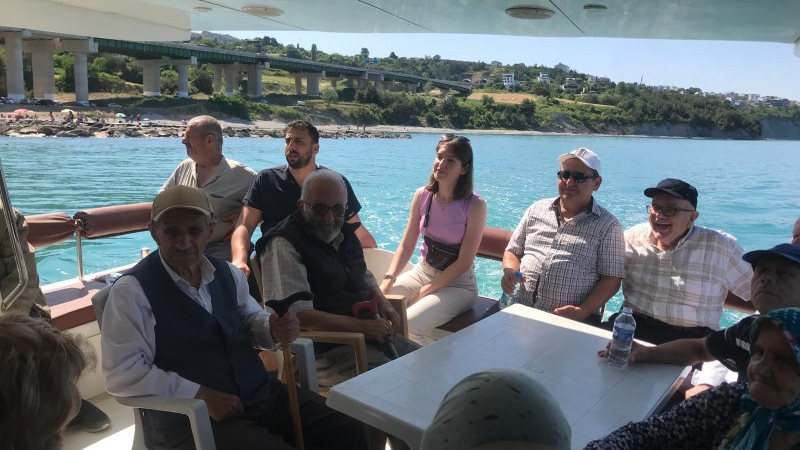 AK Parti Gerze Kadın Kolları’ndan huzurevi sakinleri için tekne turu
