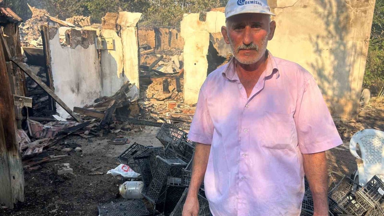 Evini yanmaktan su hortumu ile kurtardı