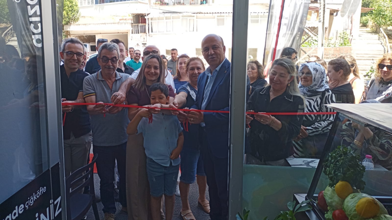 Acizadem Çiğ Köfte Sinopluların hizmetinde!