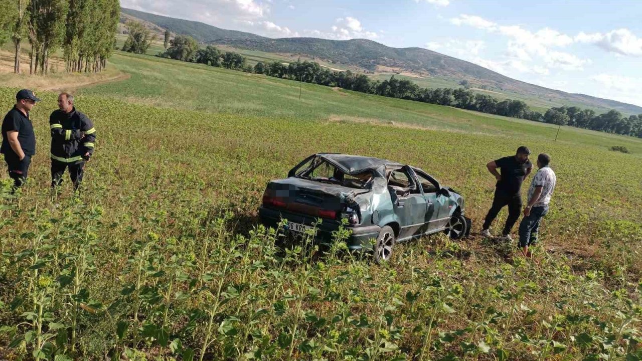 Yoldan çıkan otomobil tarlaya uçtu :1 yaralı