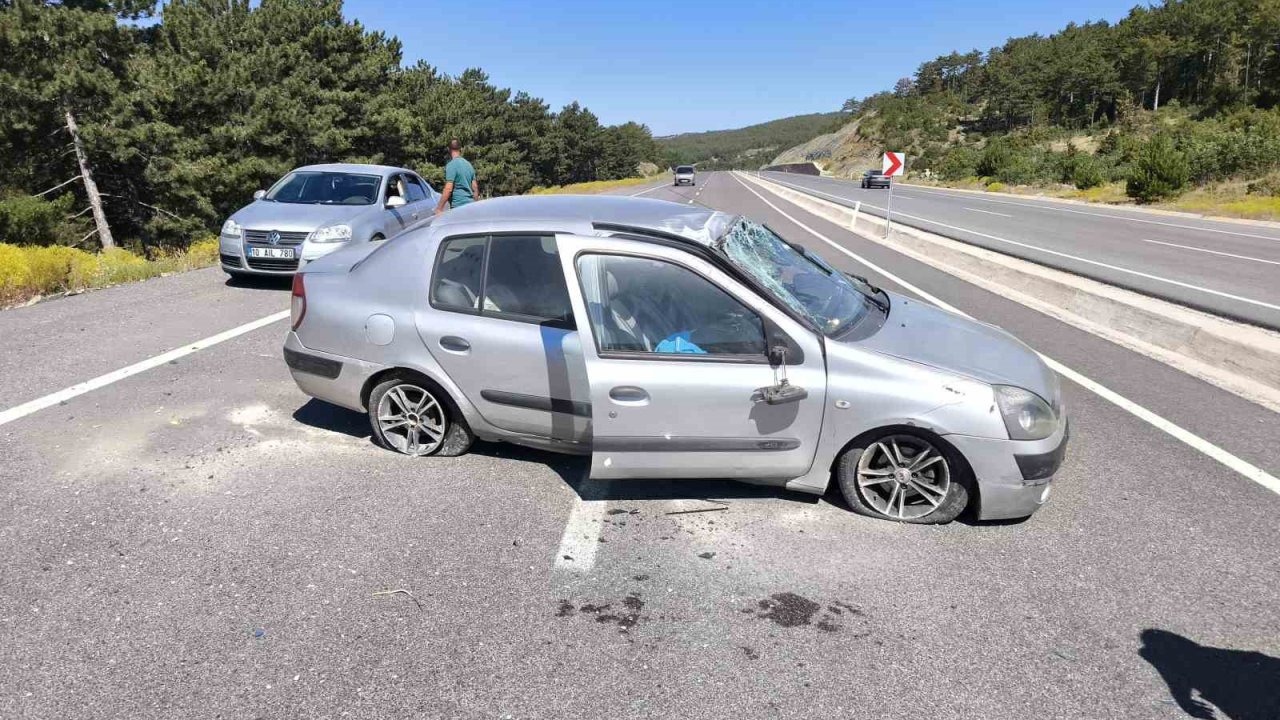 Tavşanlı’da otomobil takla attı: 3 yaralı