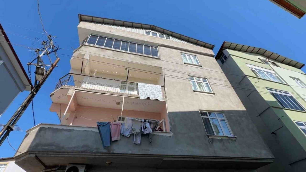 Samsun’da 3. kattan düşen çocuk ağır yaralandı