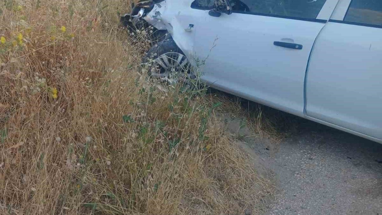 Elazığ’da otomobil ile motosiklet çarpıştı: 1’i ağır 3 yaralı