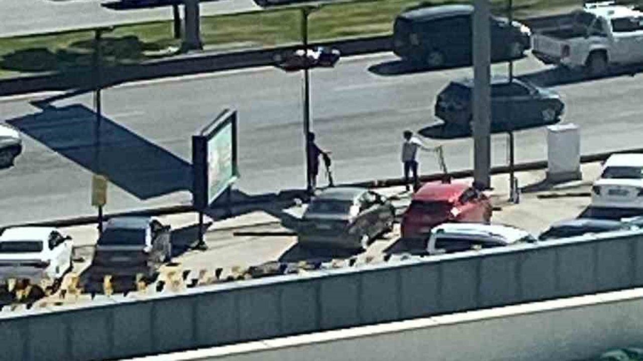 Ankara’da yolun karşısına geçmek isteyen yayaya araba çarptı