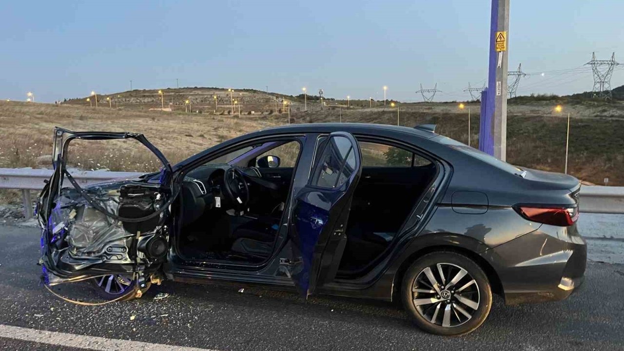 Arnavutköy’de emniyet şeridinde inen sürücüye minibüs çarptı: 1 ölü