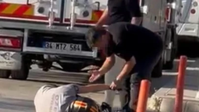 Yumrukların havada uçuştuğu kavgada motosikletli yerde tekmelendi