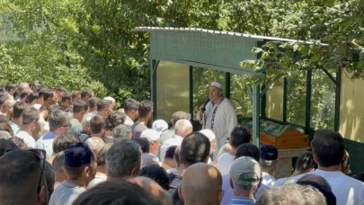 Engelli kızını boğulmaktan kurtaran baba defnedildi