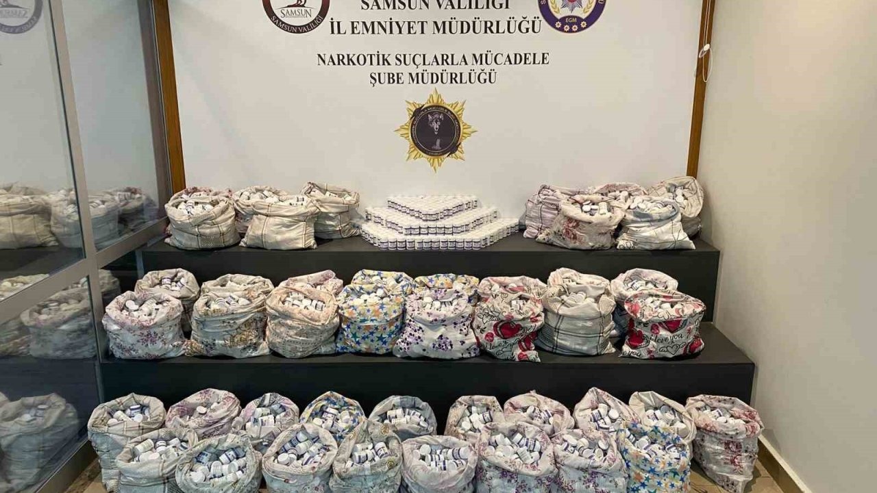 Samsun’da yastık kılıfları içine gizlenmiş 265 bin adet uyuşturucu hap ele geçirildi