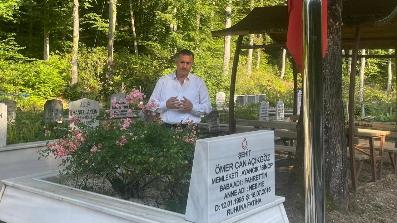 Başkan Üçüncüoğlu, Şehit Açıkgöz’ün mezarını ziyaret etti!