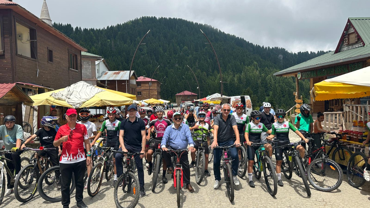 Sinoplu bisikletçiler Kulakkaya Yaylası'nda pedal çevirdi