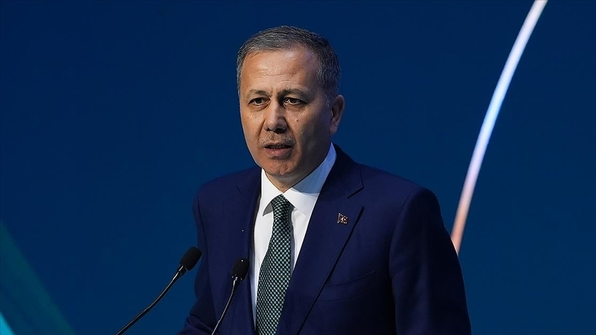 İçişleri Bakanı Yerlikaya: Trafik hız levhalarının yeniden gözden geçirilmesi büyük önem taşıyor