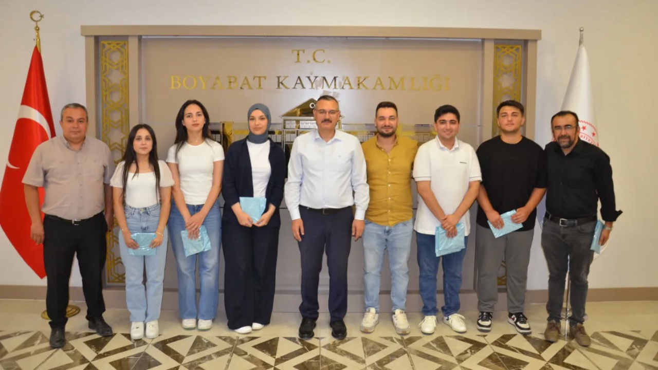 YKS başarısını kaymakamla paylaştılar