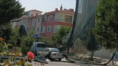 Ankara’da rüzgar sera örtülerini uçurdu