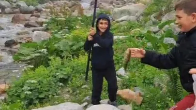 Rizeli miniklerin görülmeye değer ilk balık tutma mutluluğu