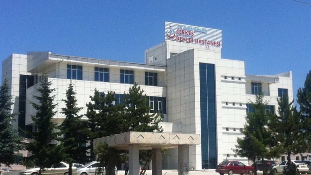 Kontrolden çıkan otomobil traktöre çarptı: 1 ölü, 3 yaralı