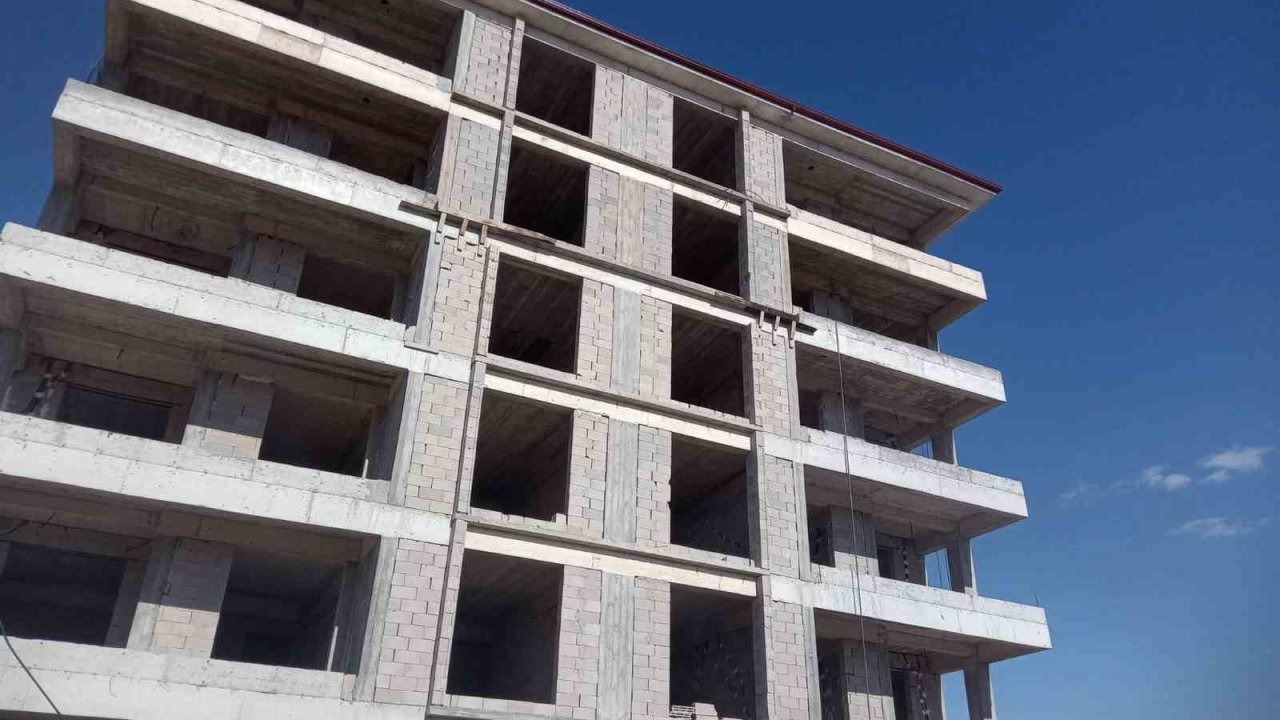 Beypazarı’nda inşaattan düşen usta hayatını kaybetti