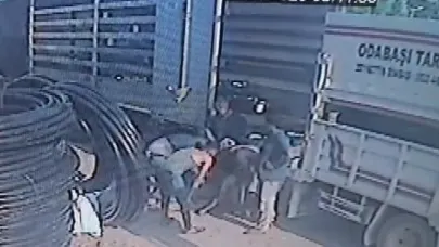 Geri manevra yapan kamyon ile tırın arasında sıkıştı