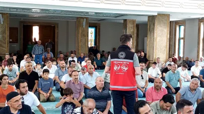 Cami avlusunda aile yılı buluşması