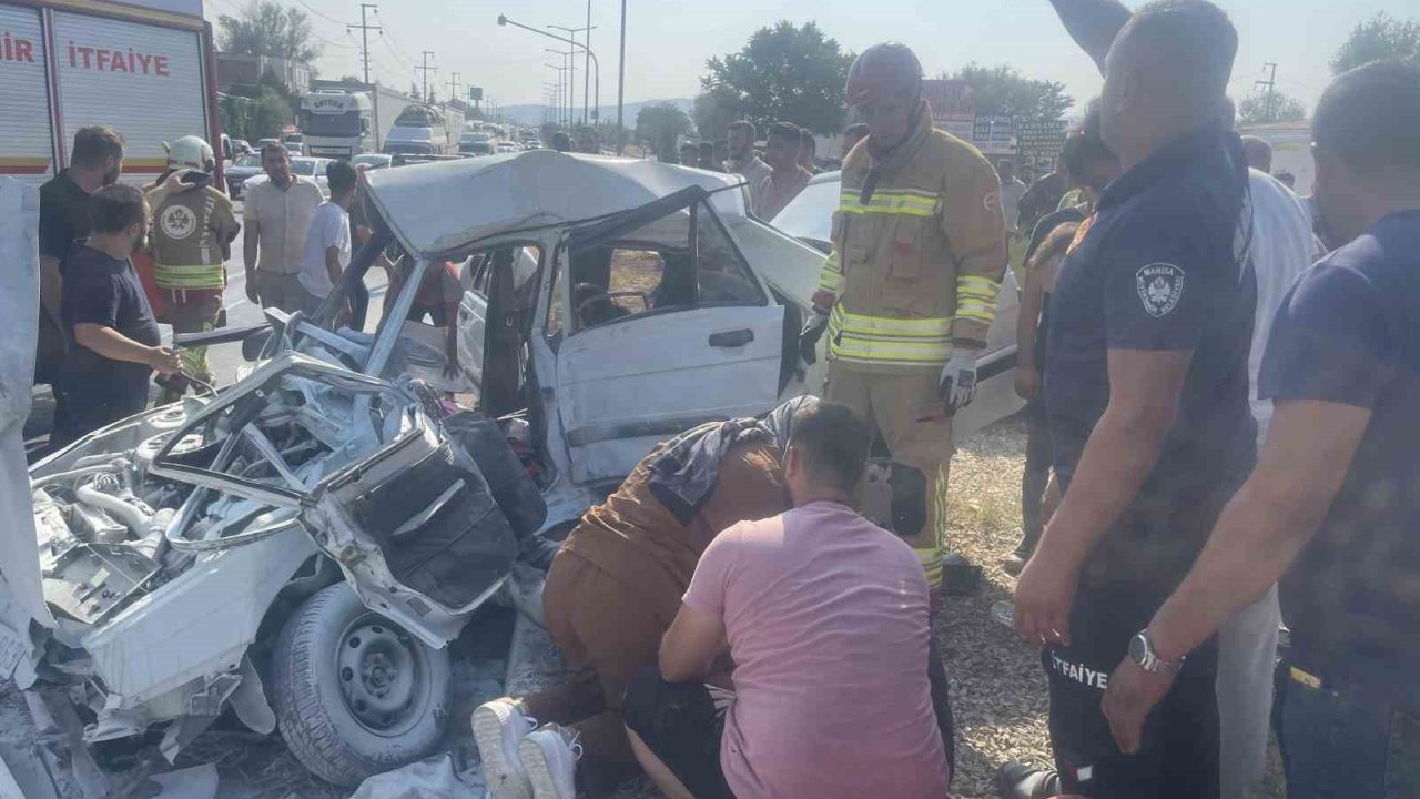 Kula’da karı-koca trafik kazasında hayatını kaybetti