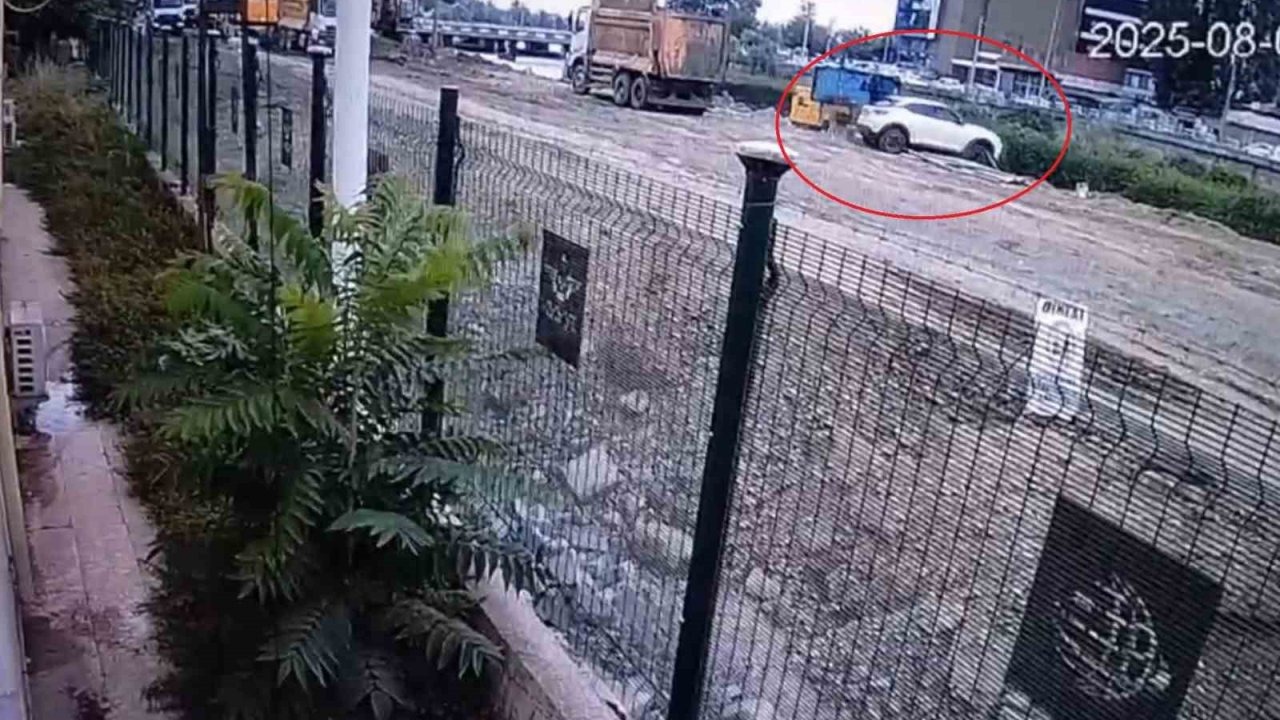 Üç kişi ölümden dönmüştü: SUV aracın ırmağa düştü anlar güvenlik kamerasında