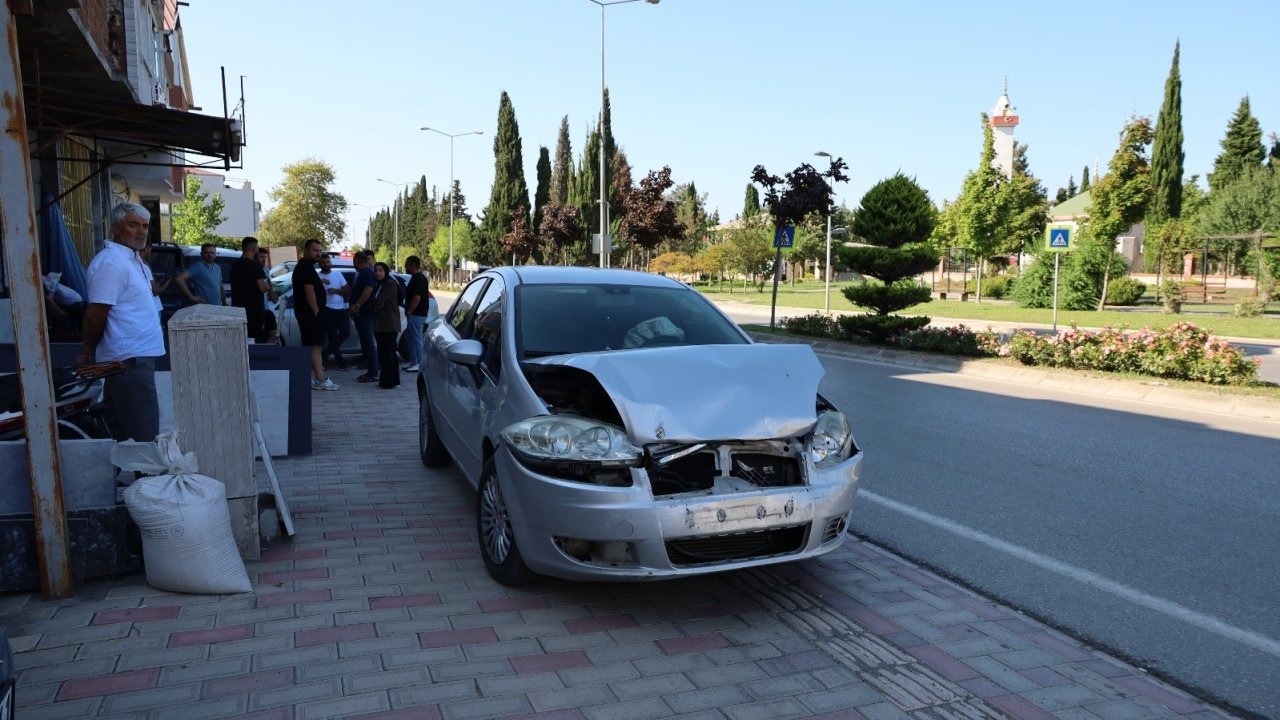 Bafra’da zincirleme trafik kazası: 4 araç birbirine girdi