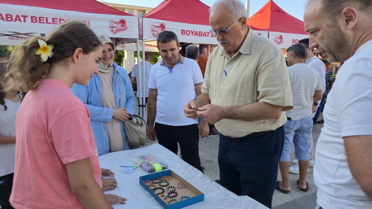 El emeği ürünler satışa sunuldu