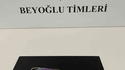 Taksim’de sevgilisini kıskanan kadın 3 kişiyi bıçakladı