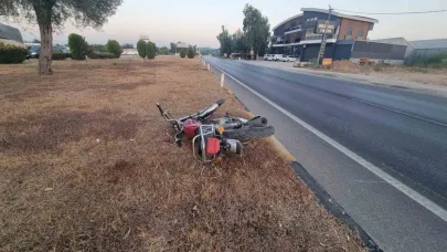 Kırmızı ışık ihlali yapan tur aracı motosiklete çarptı: 1 ölü