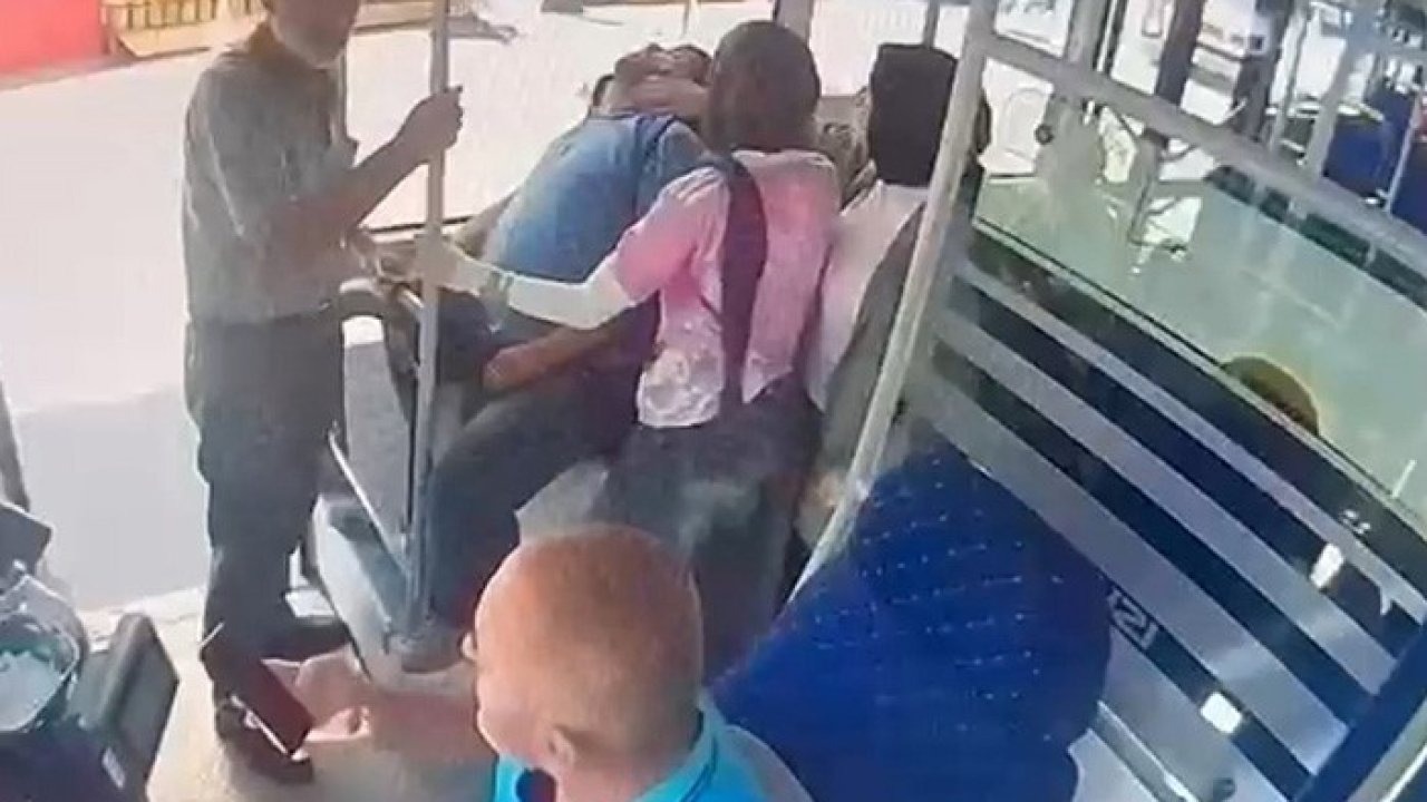 Halk otobüsünde fenalaşan yolcuya otobüste müdahale