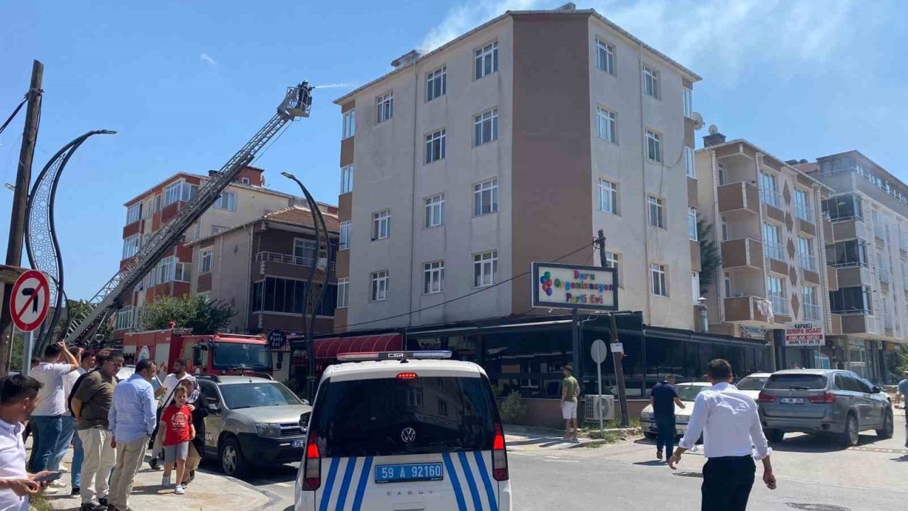 Çatı katında yapılan kaynak yangına neden oldu