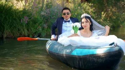 Yeni evlenen çift soluğu kanoda aldı