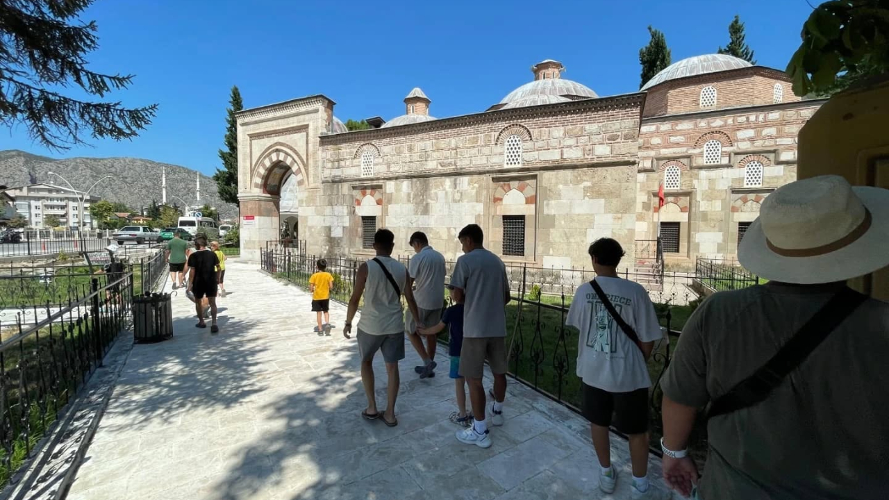 Sinop'tan yola çıkan minik kaşifler Amasya'da keşfe çıktı