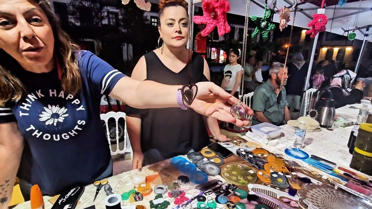 Boyabat'ta Hanımeli Pazarı çocukların oyun alanına dönüştü