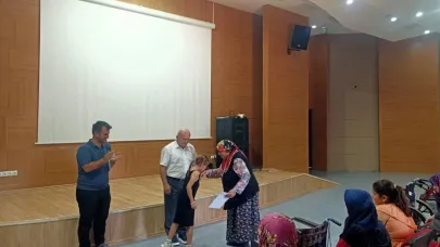 Teşekkür belgelerini miniklerden aldılar