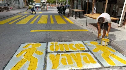 Gerze'de trafik güvenliği için yol çizgileri yenileniyor