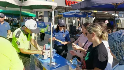 Polis Ekipleri, kadına yönelik şiddetle mücadele için broşür dağıttı