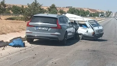 İki aracın çarpıştığı trafik kazansında: 1’i ağır 6 yaralı