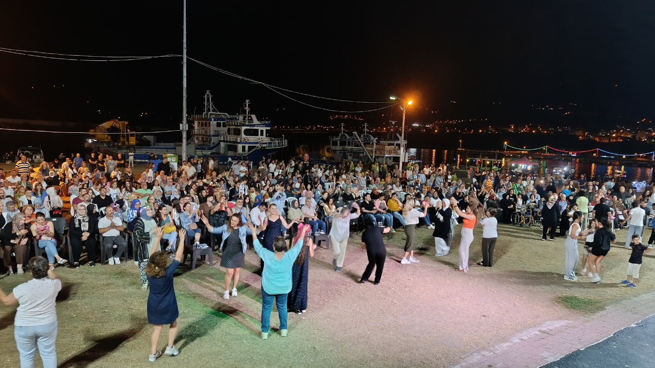 Gerze'de yaz sezonu konserle sona erdi