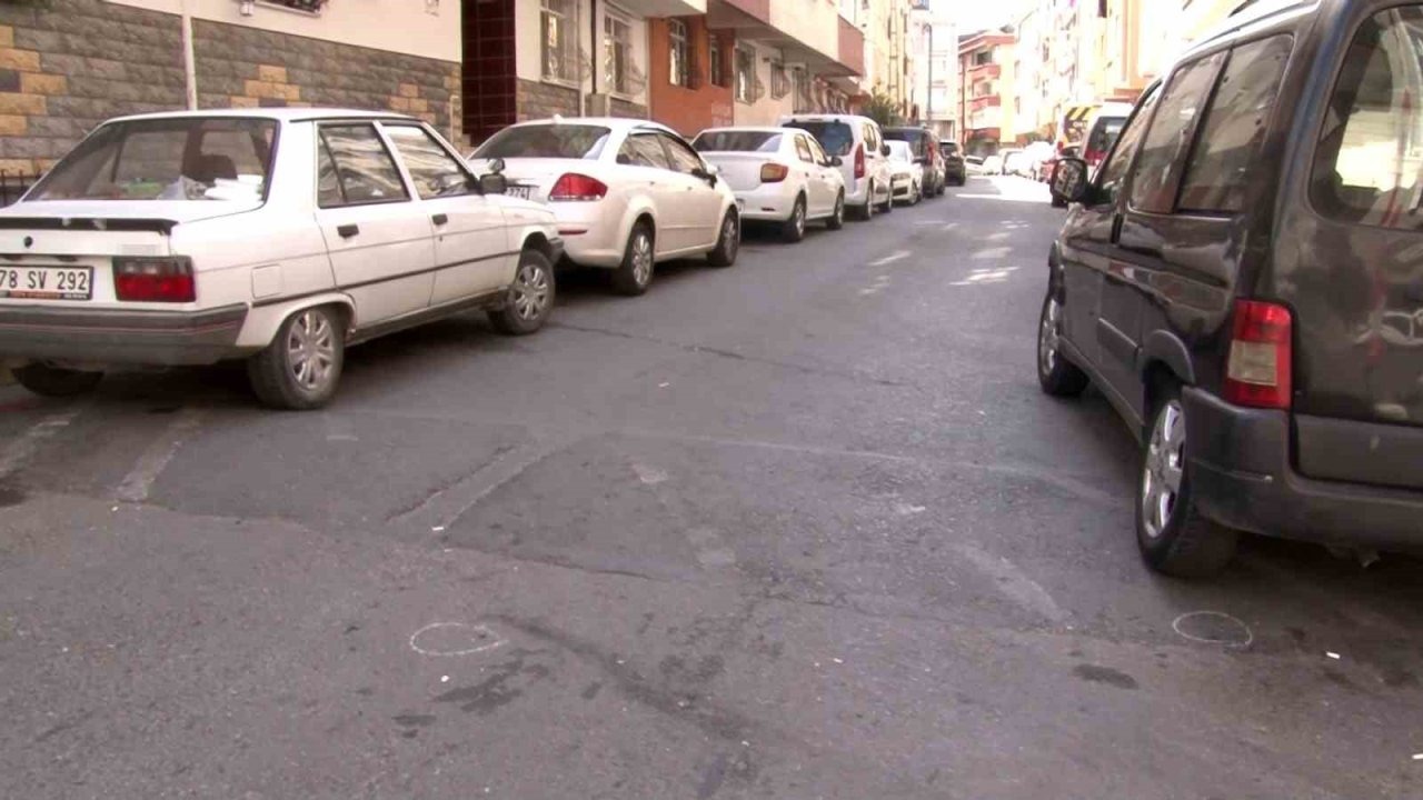 20 yaşındaki genç, sokak ortasında silahla vurularak öldürüldü