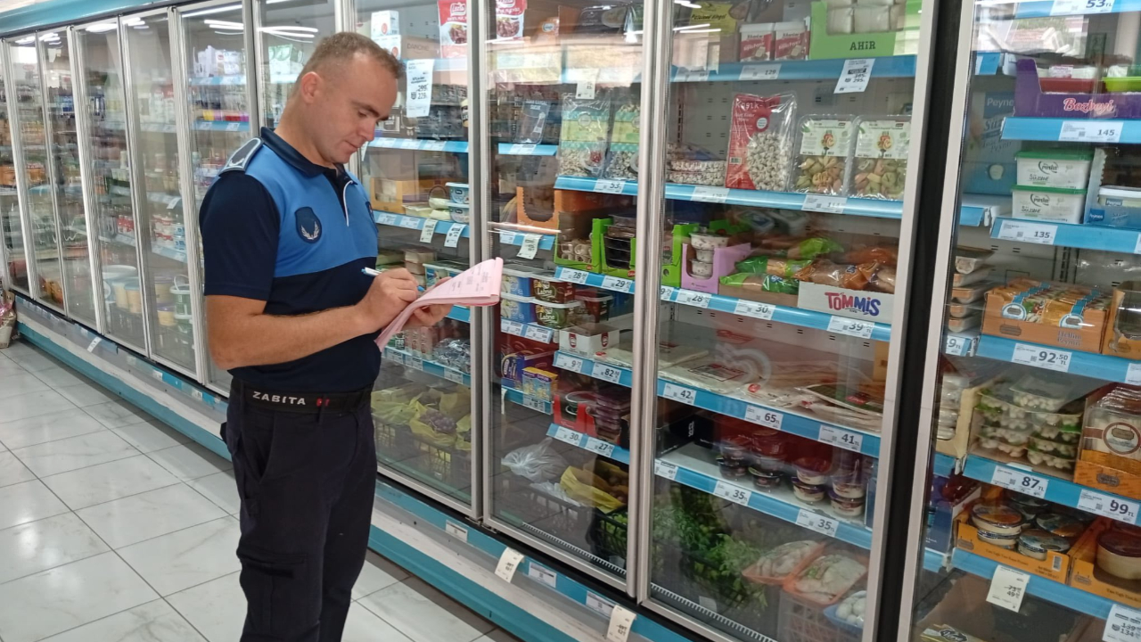 Gerze’de zincir market denetimi!