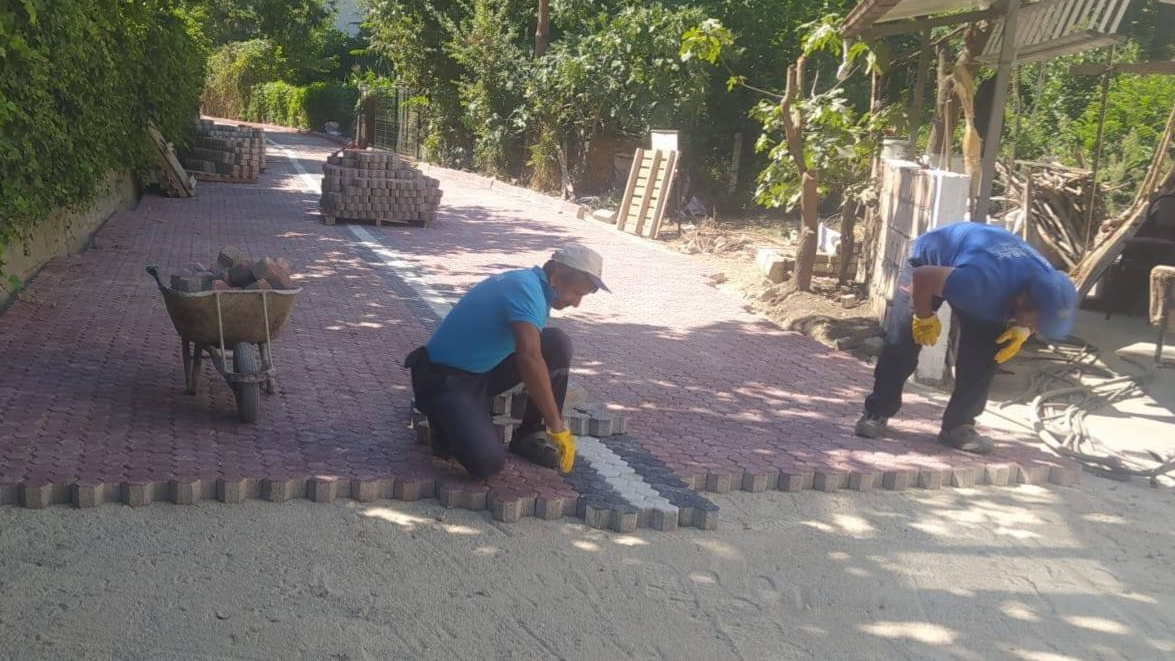 Bozulmuş yollar yenileniyor