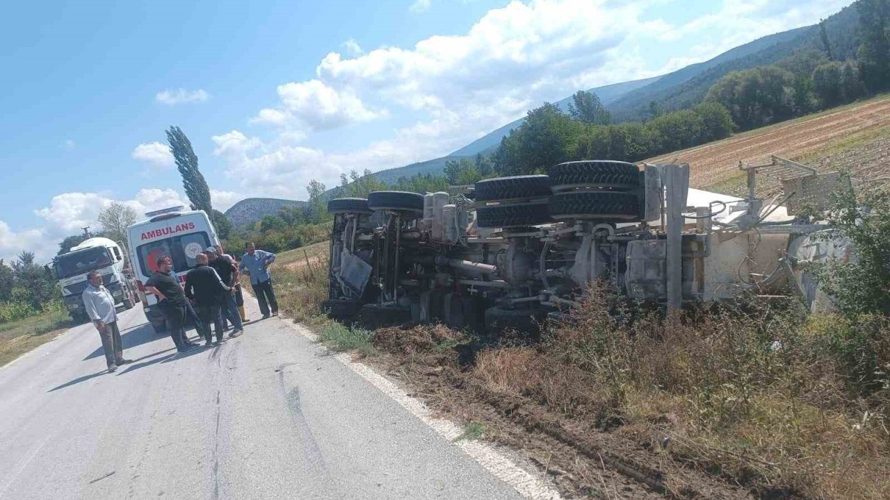 Tavşanlı’da beton mikseri devrildi: 1 yaralı