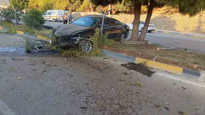 Gaziantep’te kontrolü kaybolan otomobil refüje çıktı: 1 yaralı