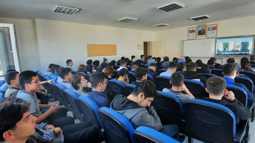 Gerze'de öğrencilere özel Mevlid-i Nebi konferansı