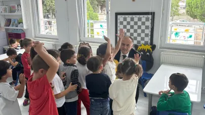 Öğrencilerin neşesine ortak oldu