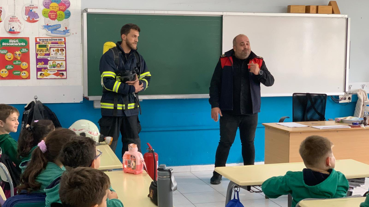 İtfaiye ekiplerinden minik öğrencilere meslek tanıtımı!
