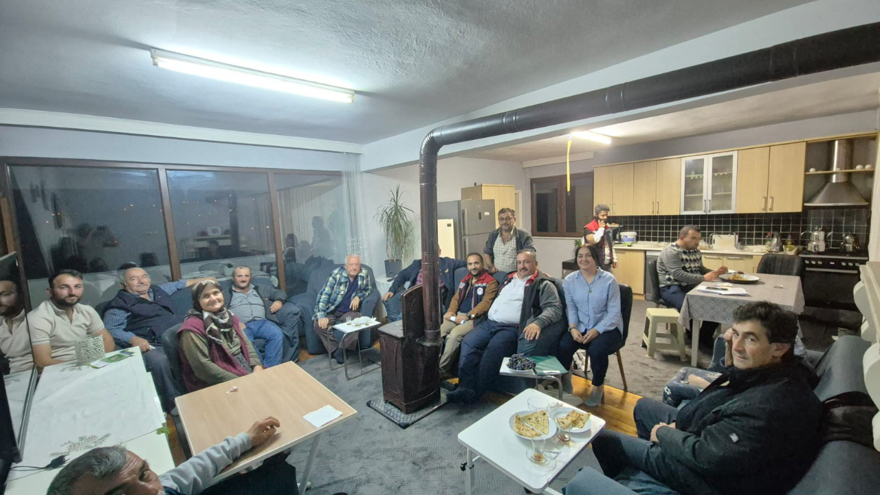 Köy köy gezerek anlatıyorlar